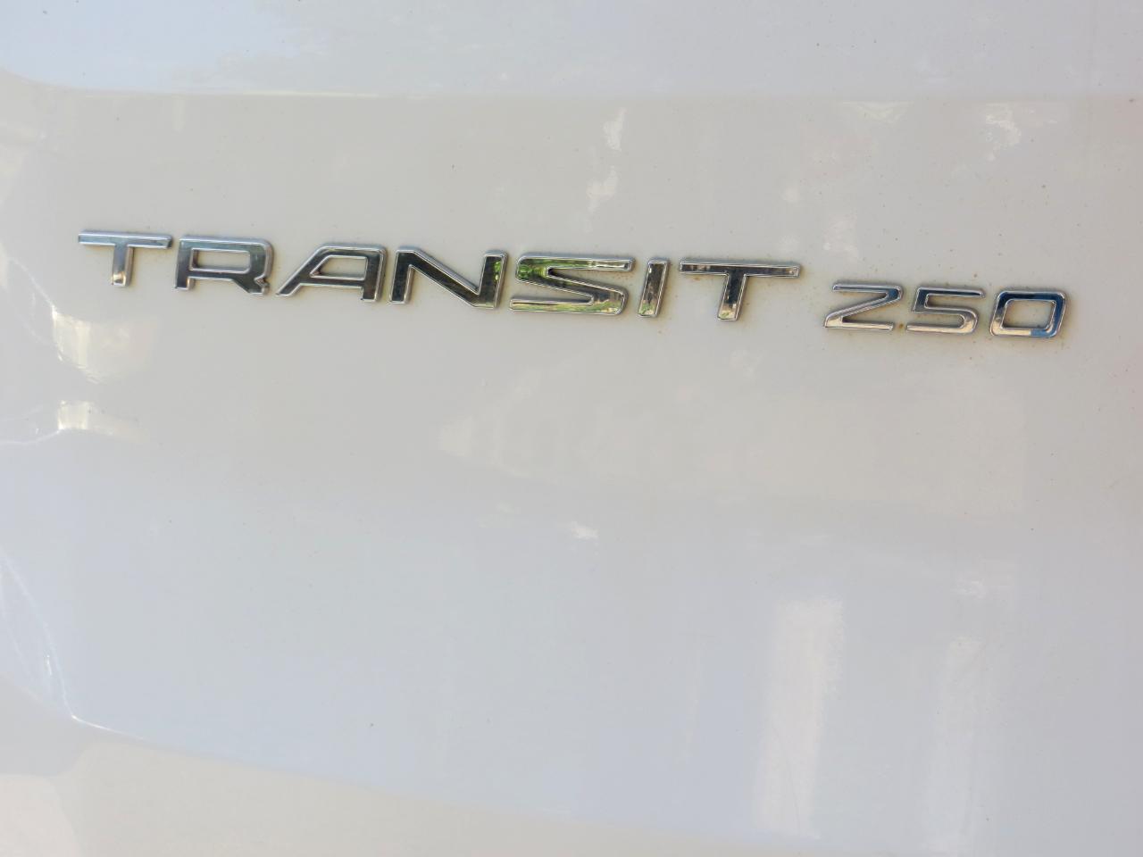 Ford Transit 250 Van Med. Roof w/Sliding Pass. 148-in. WB 2018