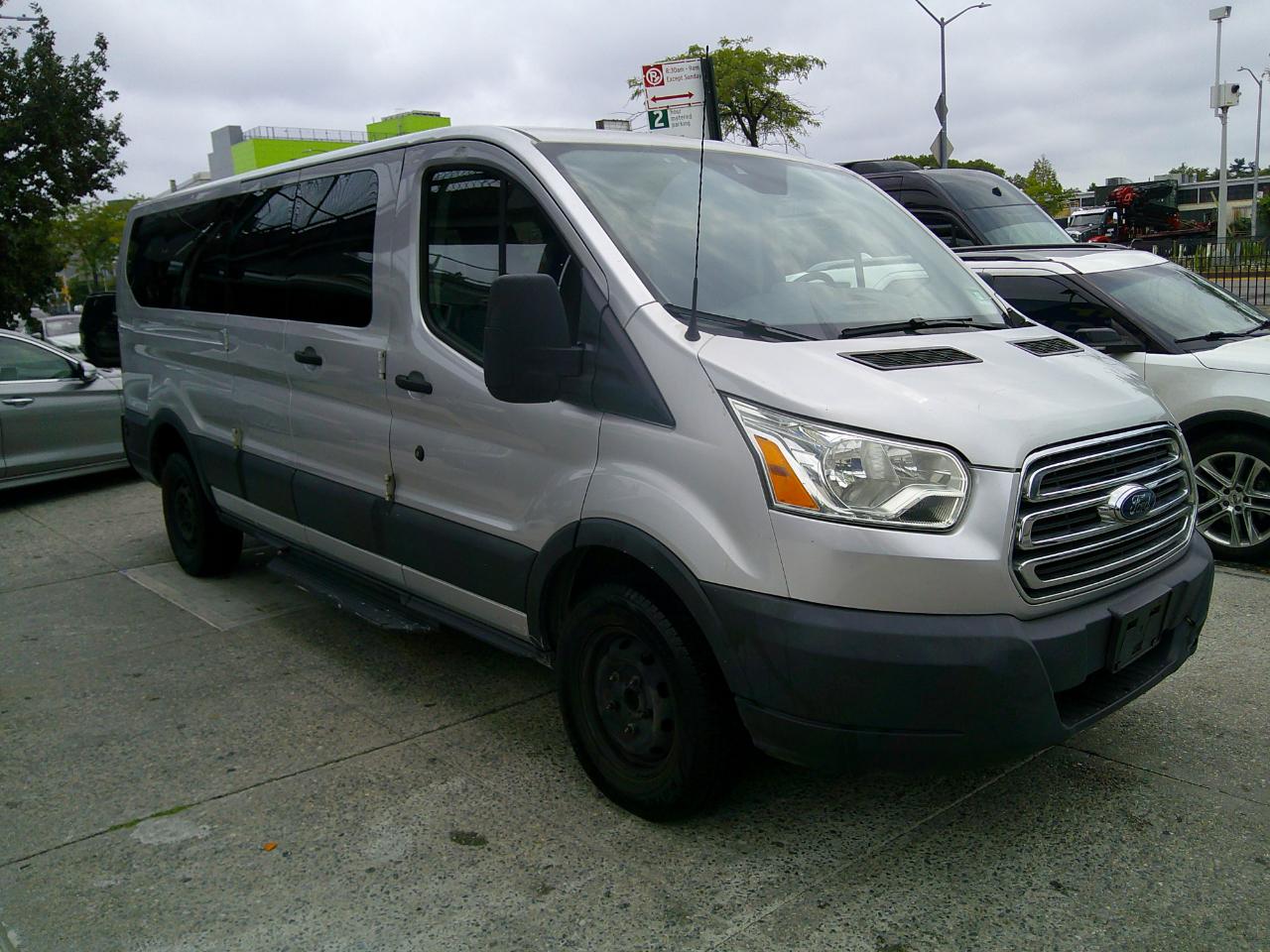 Ford Transit 350 Wagon Low Roof XLT 60/40 Pass. 148-in. WB 2016