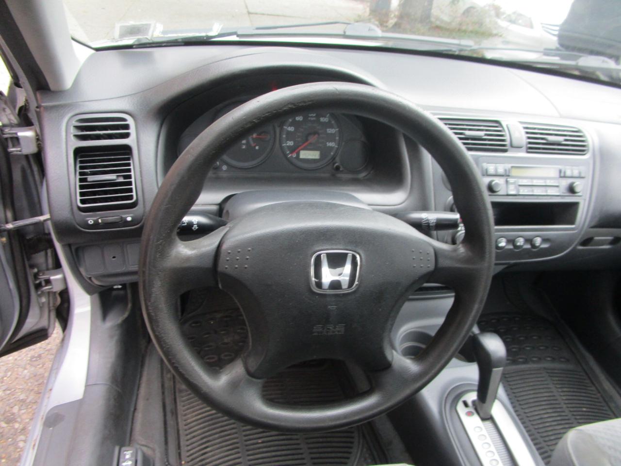 Honda Civic DX Sedan 4-spd AT 2003