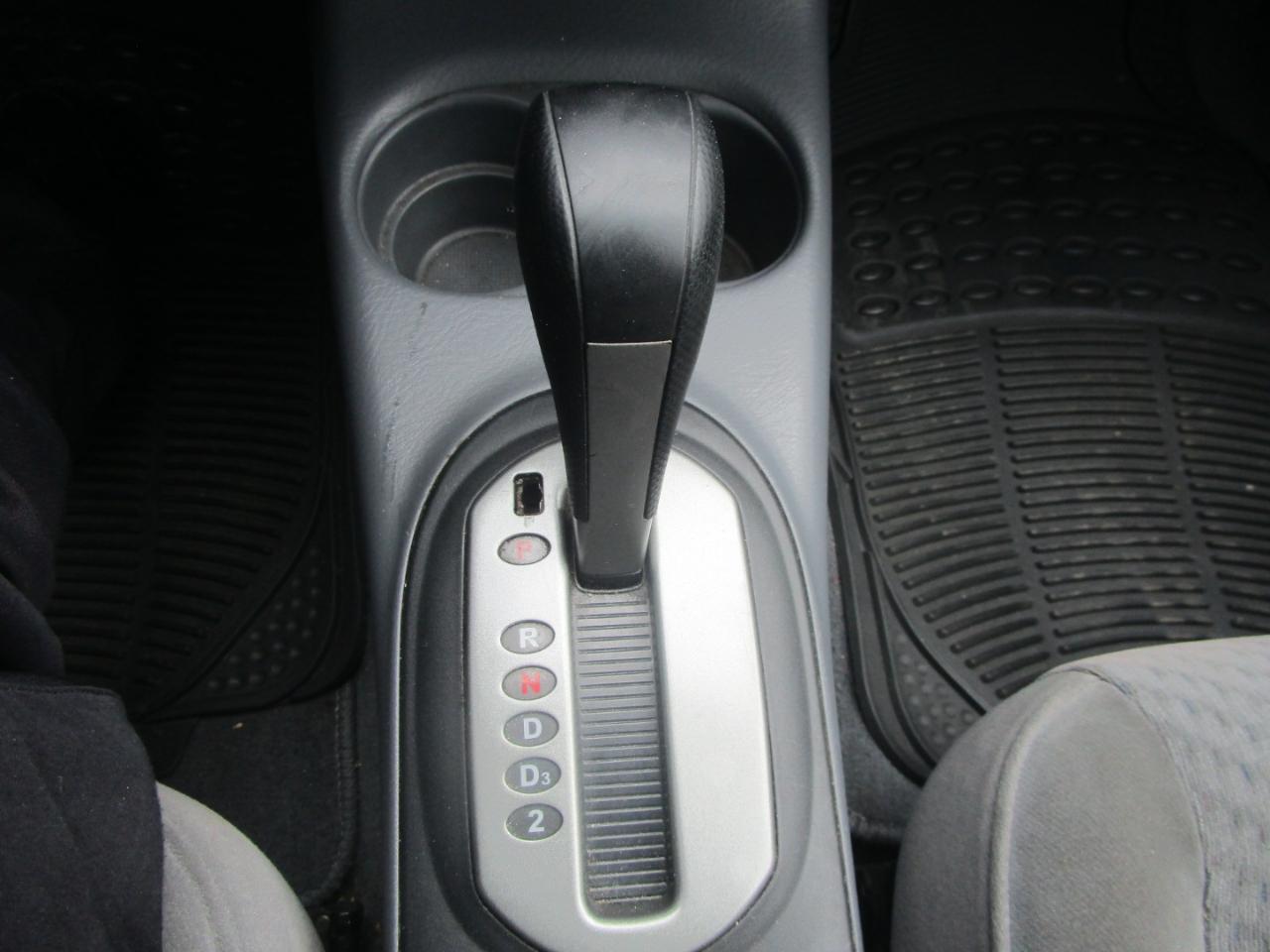 Honda Civic DX Sedan 4-spd AT 2003