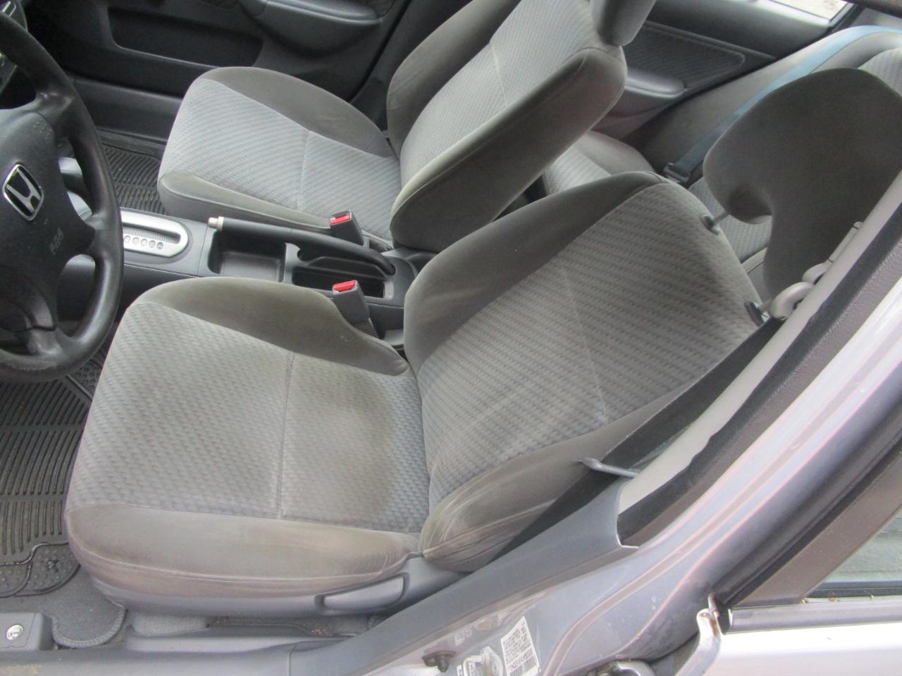 Honda Civic DX Sedan 4-spd AT 2003