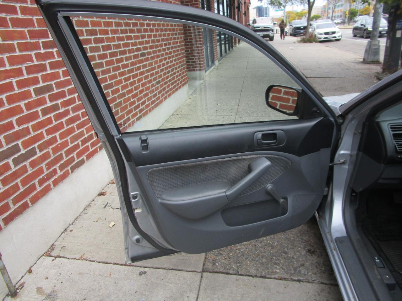 Honda Civic DX Sedan 4-spd AT 2003