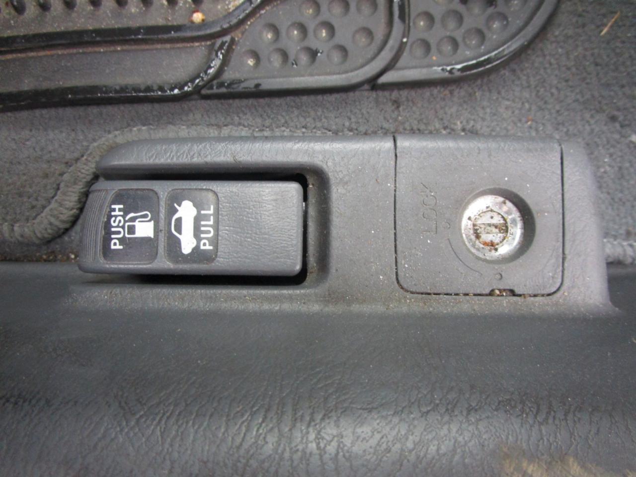 Honda Civic DX Sedan 4-spd AT 2003