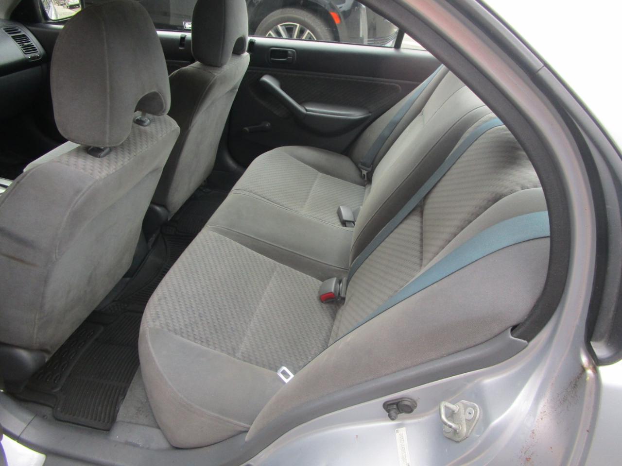 Honda Civic DX Sedan 4-spd AT 2003