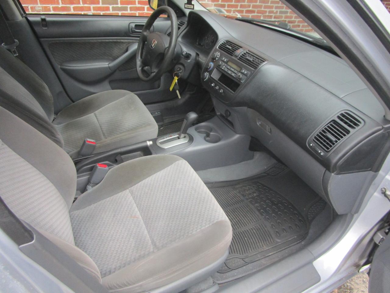 Honda Civic DX Sedan 4-spd AT 2003
