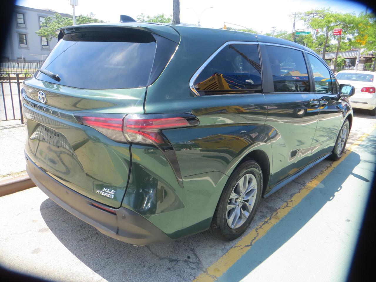 Toyota Sienna XLE 7-Passenger AWD 2022