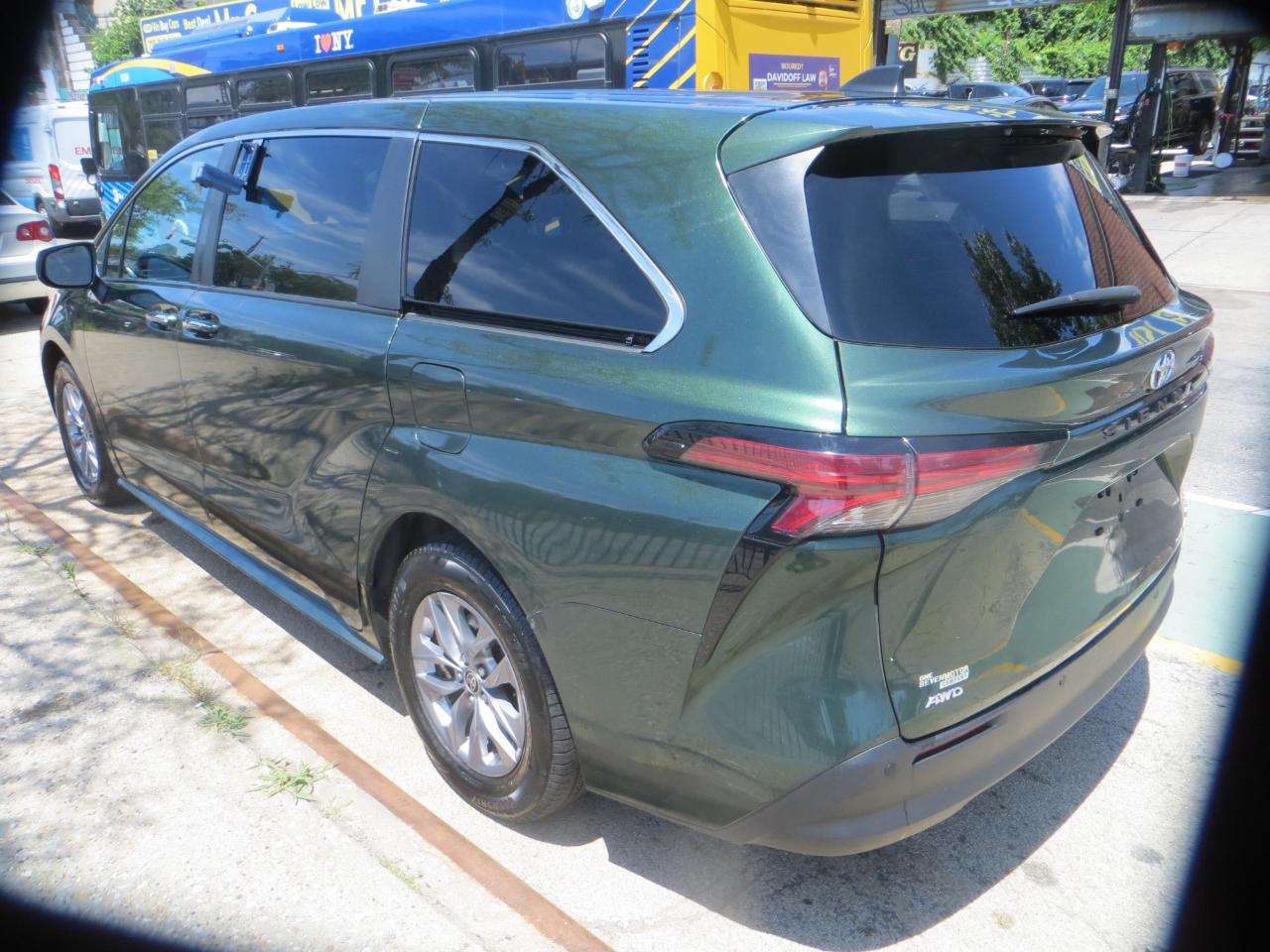 Toyota Sienna XLE 7-Passenger AWD 2022