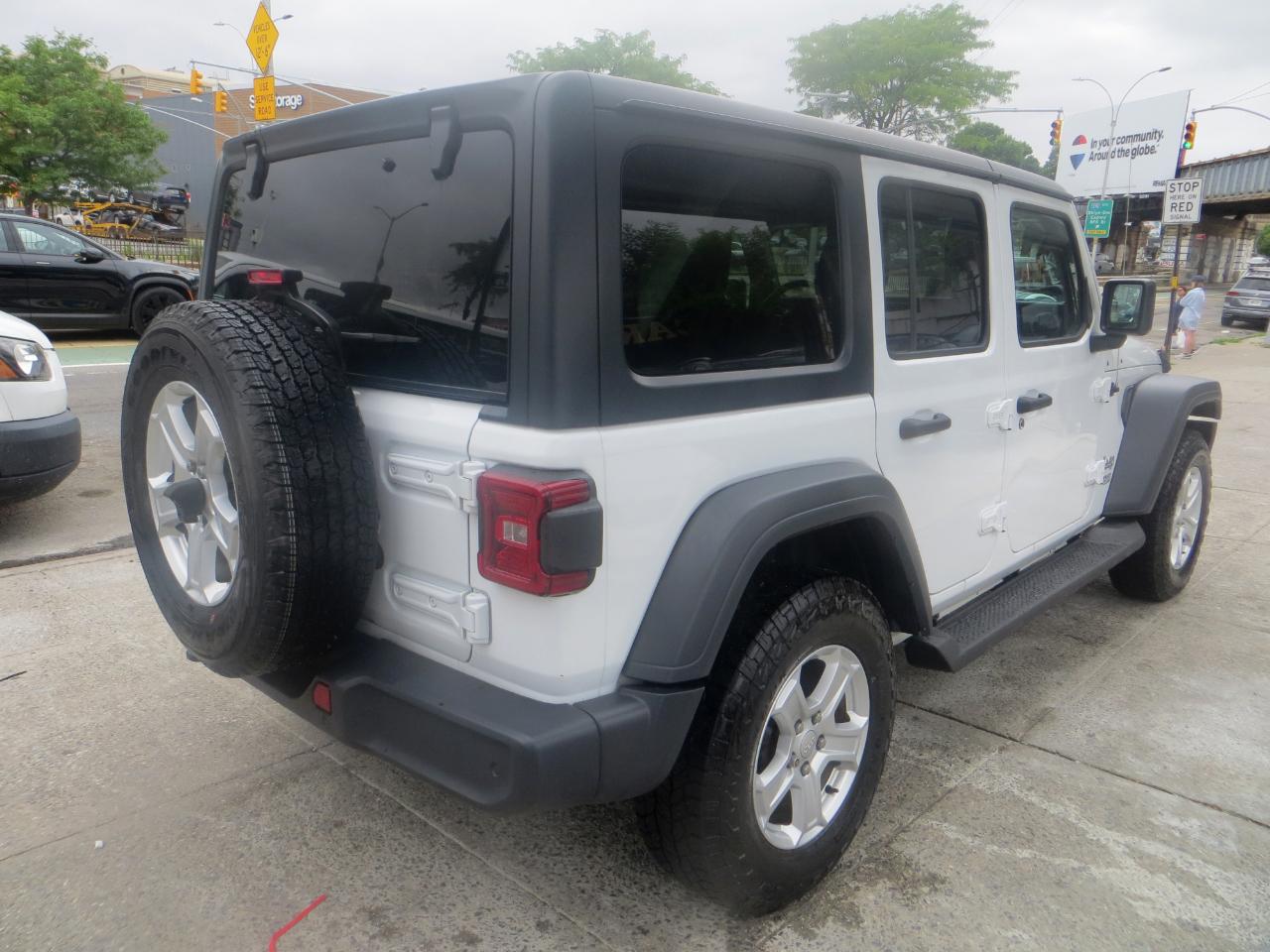 Jeep Wrangler Unlimited Sport 2018