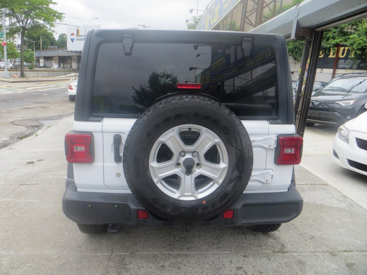 Jeep Wrangler Unlimited Sport 2018