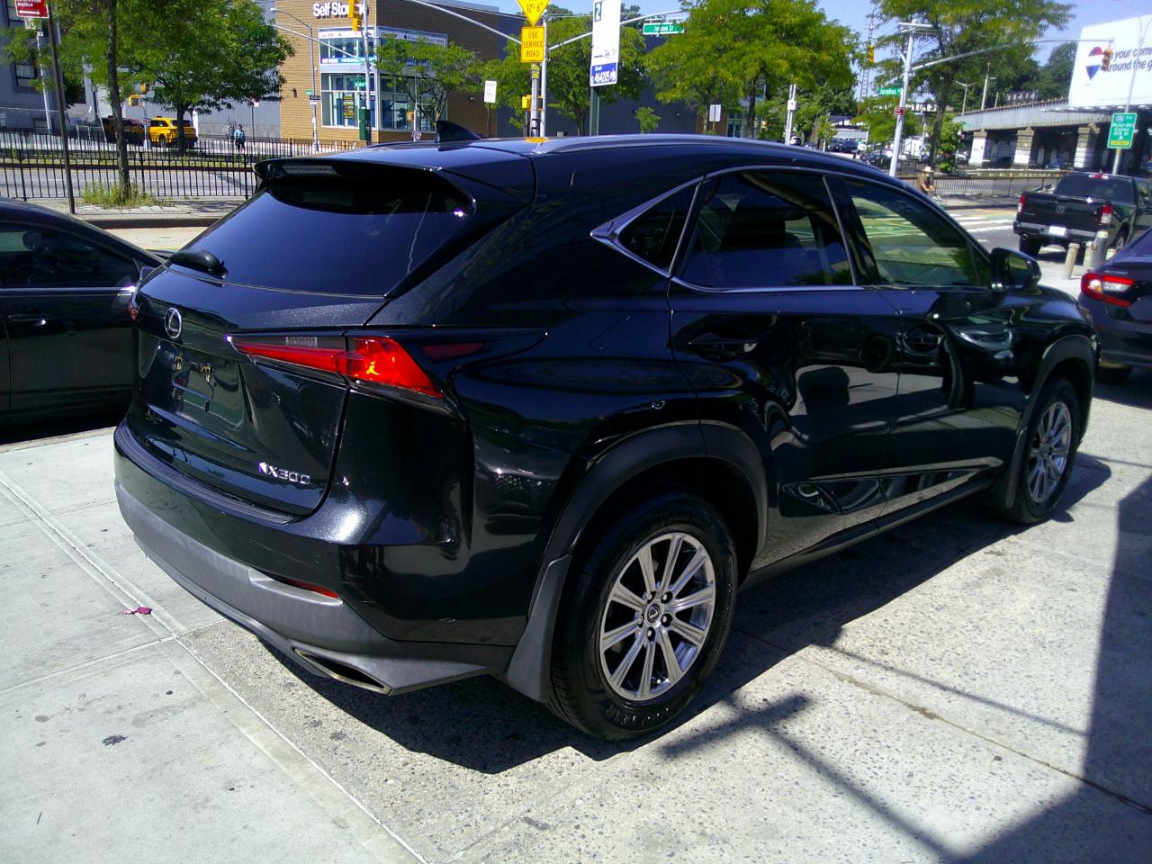 Lexus NX 300  2021