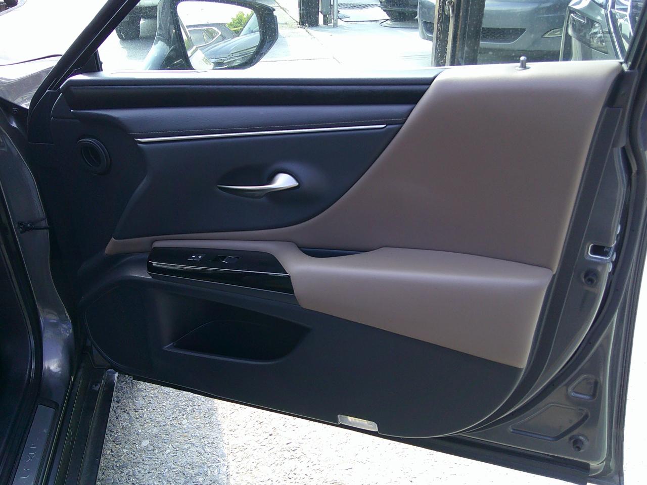 Lexus ES 250 Luxury 2023