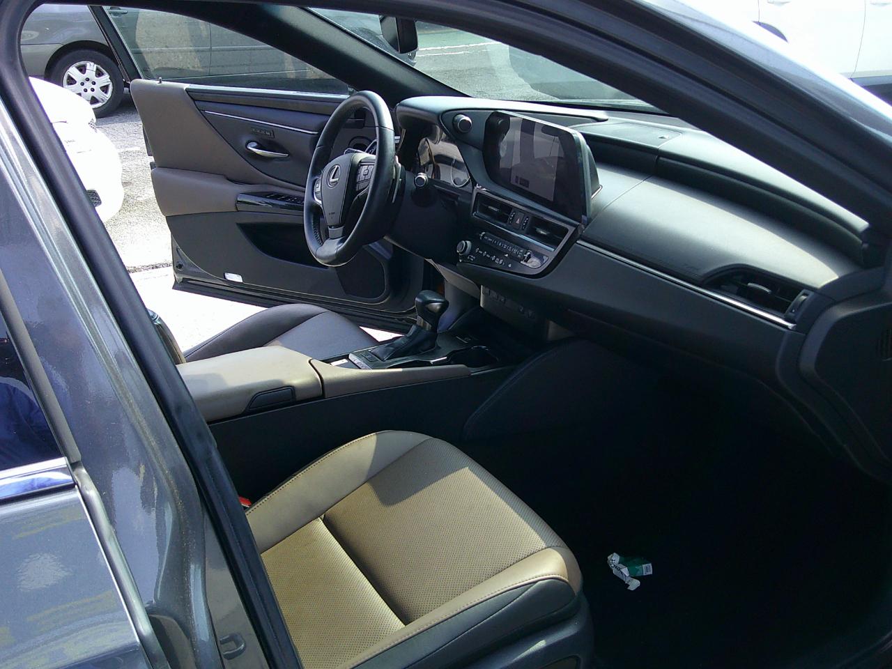 Lexus ES 250 Luxury 2023