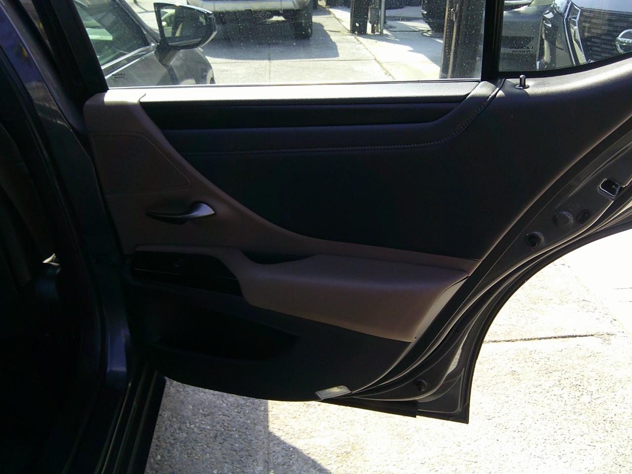Lexus ES 250 Luxury 2023
