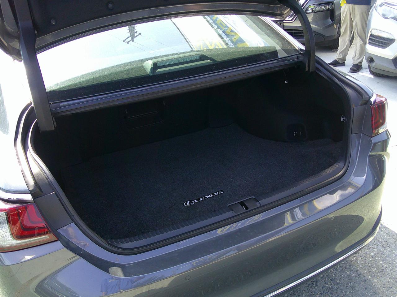 Lexus ES 250 Luxury 2023