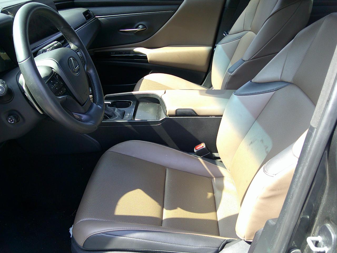 Lexus ES 250 Luxury 2023