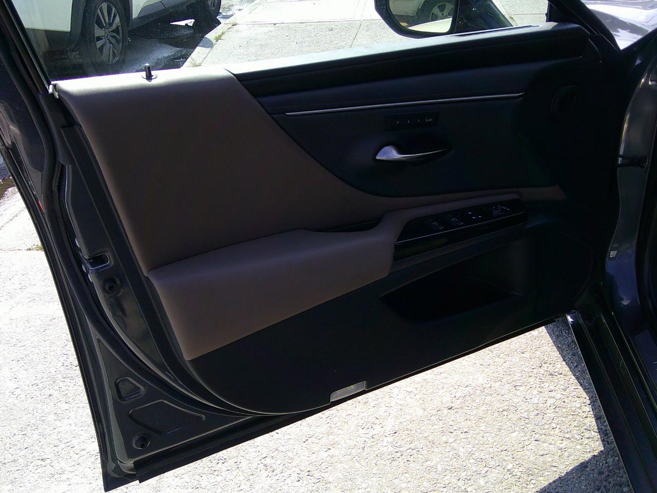 Lexus ES 250 Luxury 2023