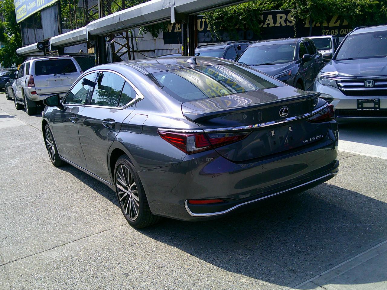 Lexus ES 250 Luxury 2023