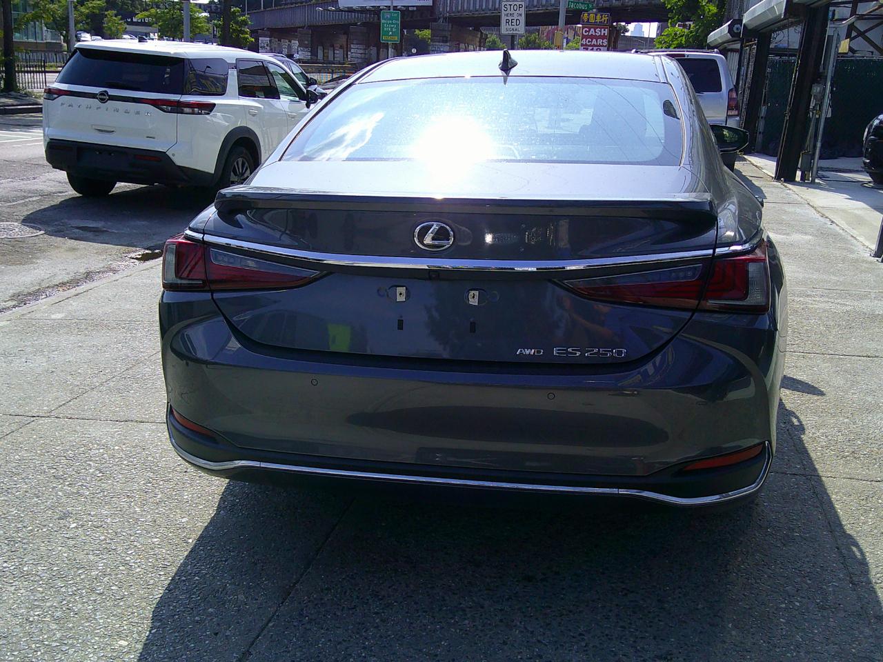 Lexus ES 250 Luxury 2023