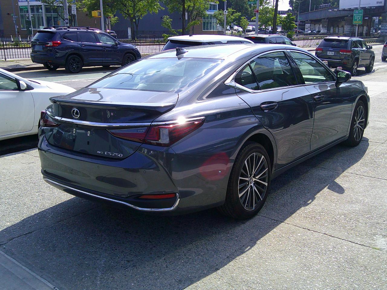 Lexus ES 250 Luxury 2023