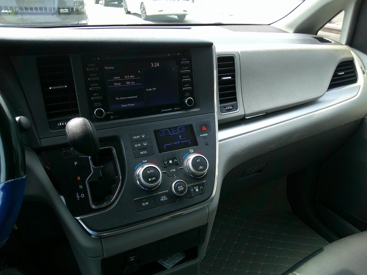 Toyota Sienna LE 8-Passenger 2018
