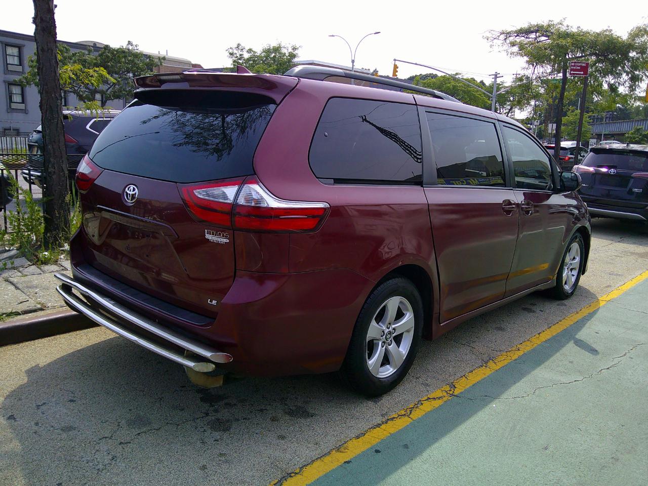 Toyota Sienna LE 8-Passenger 2018