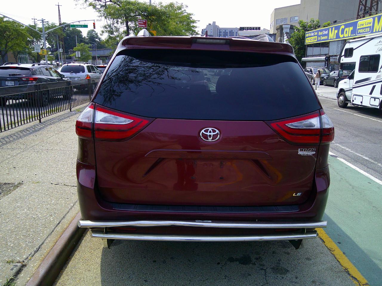 Toyota Sienna LE 8-Passenger 2018
