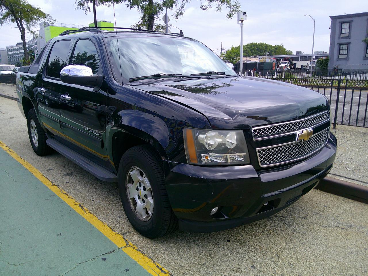 Chevrolet Avalanche LT 4WD 2011