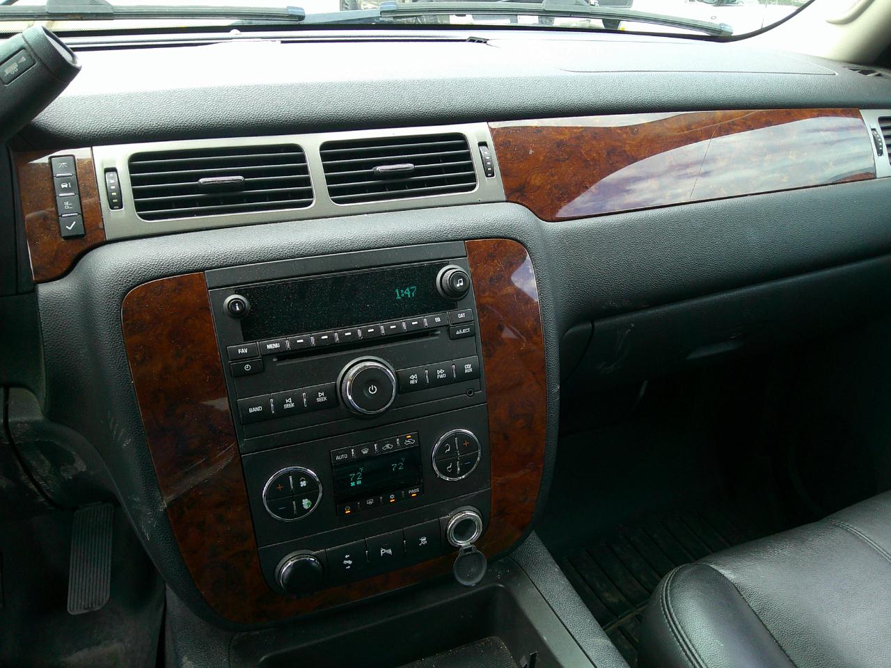 Chevrolet Avalanche LT 4WD 2011