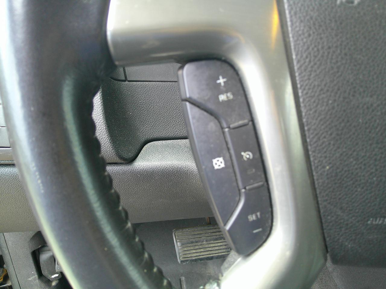 Chevrolet Avalanche LT 4WD 2011