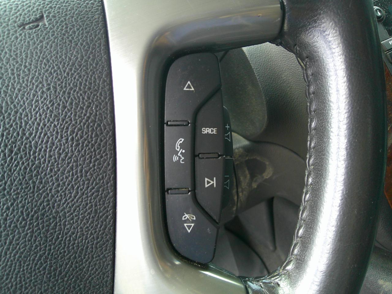 Chevrolet Avalanche LT 4WD 2011