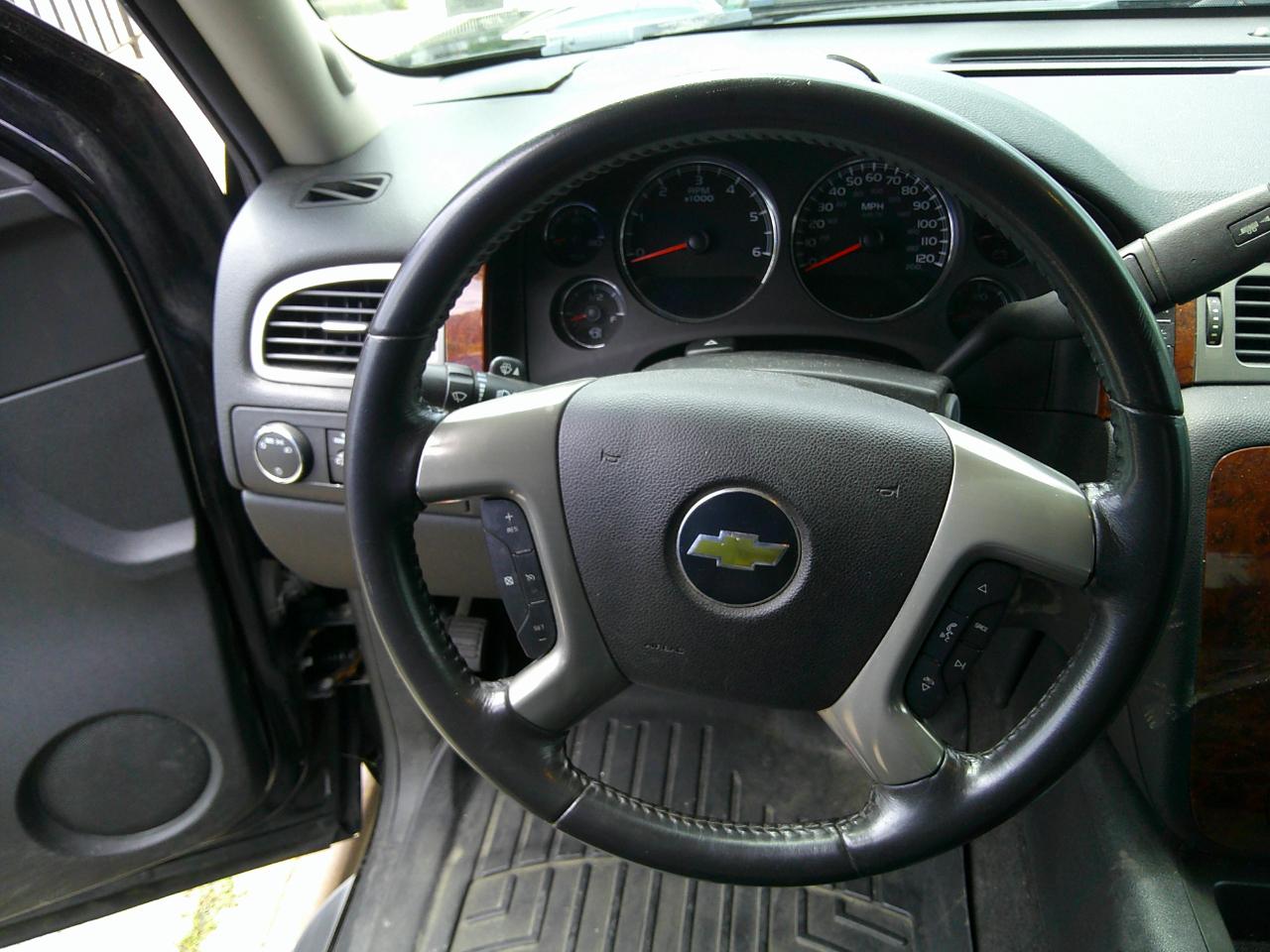 Chevrolet Avalanche LT 4WD 2011