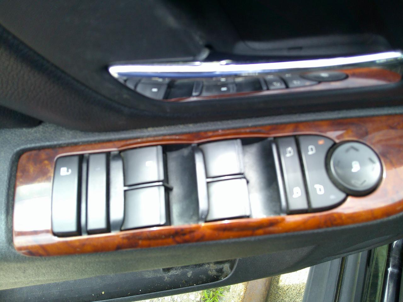 Chevrolet Avalanche LT 4WD 2011