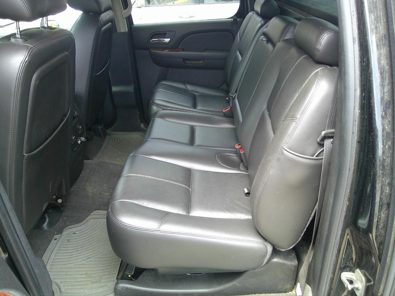 Chevrolet Avalanche LT 4WD 2011