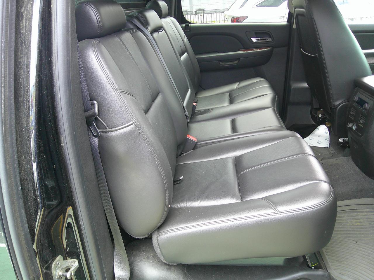 Chevrolet Avalanche LT 4WD 2011