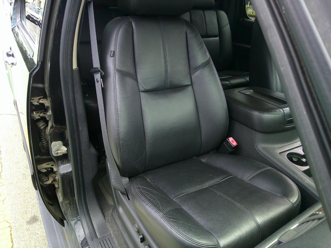 Chevrolet Avalanche LT 4WD 2011