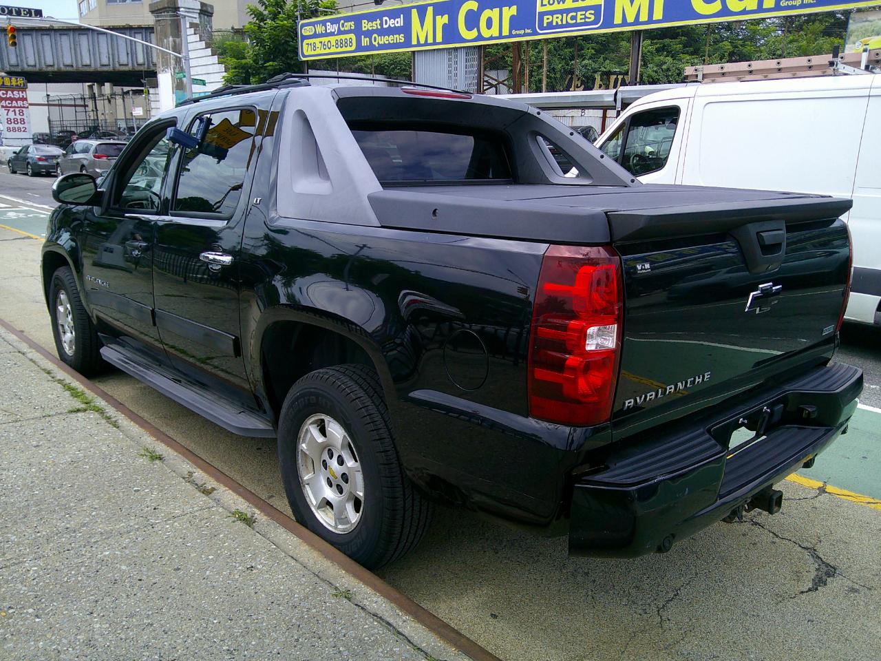 Chevrolet Avalanche LT 4WD 2011