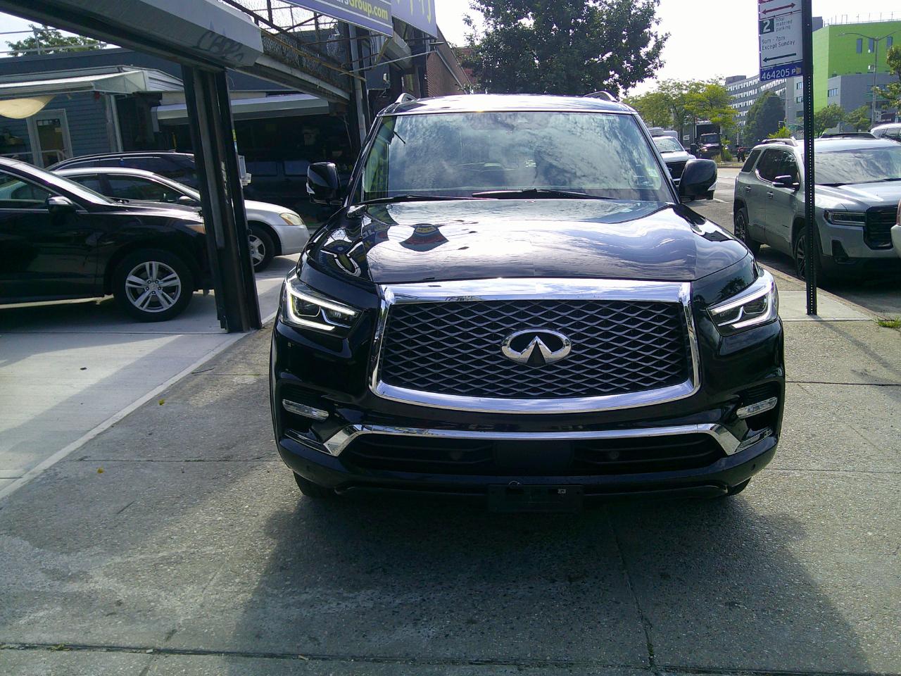 Infiniti QX80 LUXE 4WD 2022