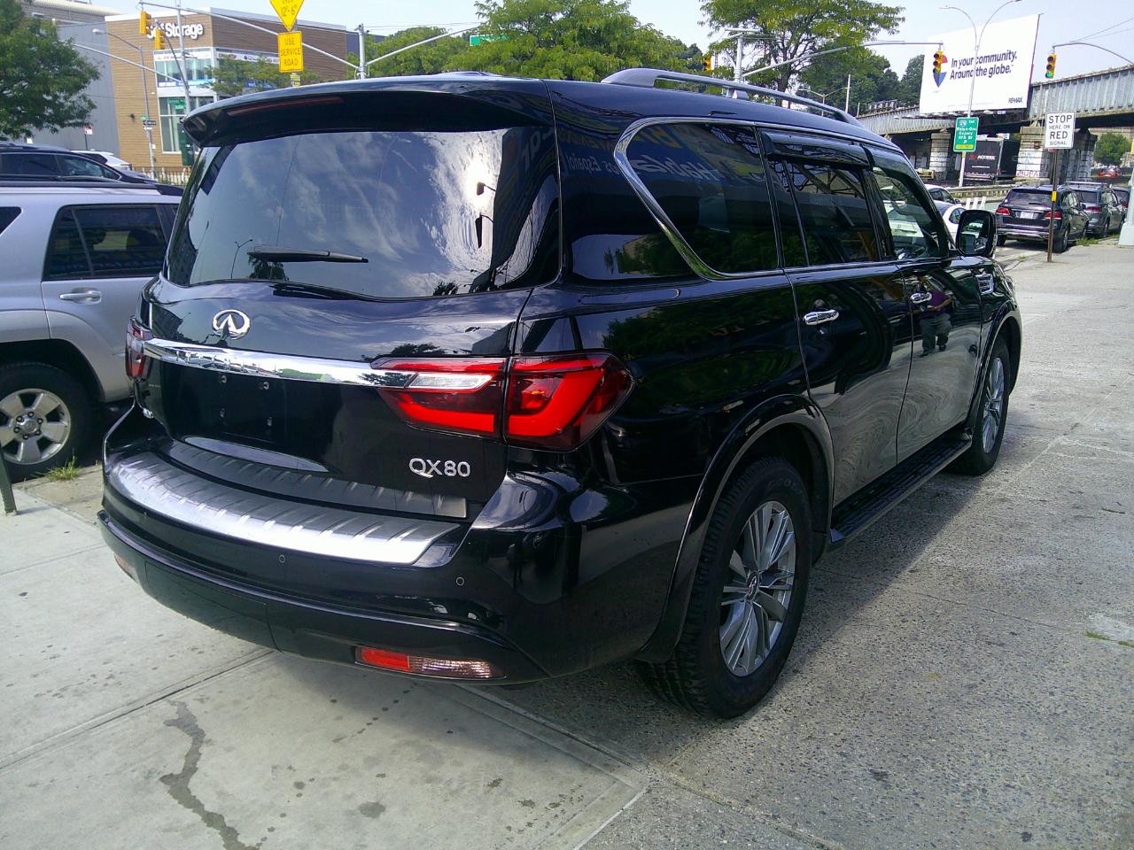 Infiniti QX80 LUXE 4WD 2022