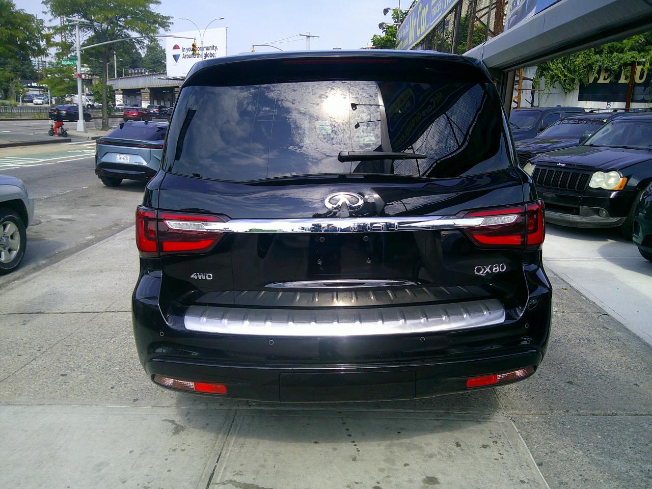 Infiniti QX80 LUXE 4WD 2022