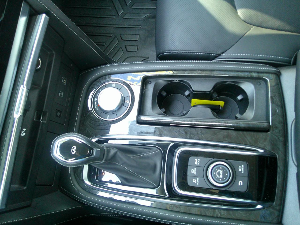 Infiniti QX80 LUXE 4WD 2022