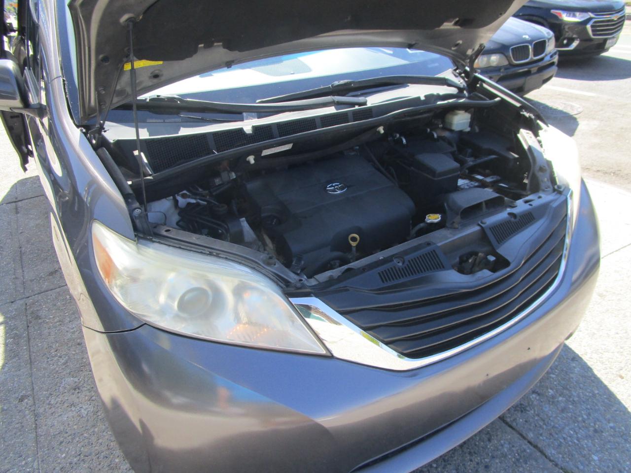 Toyota Sienna XLE FWD 8-Passenger V6 2016