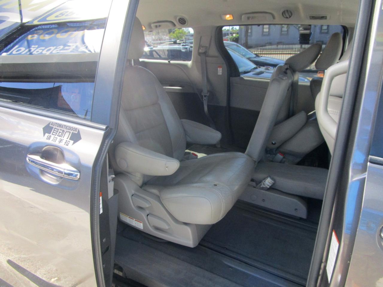 Toyota Sienna XLE FWD 8-Passenger V6 2016