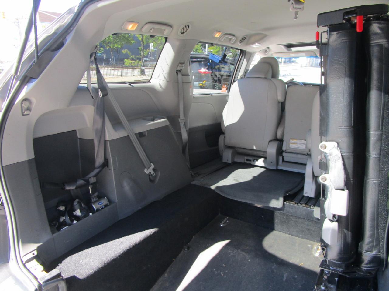 Toyota Sienna XLE FWD 8-Passenger V6 2016