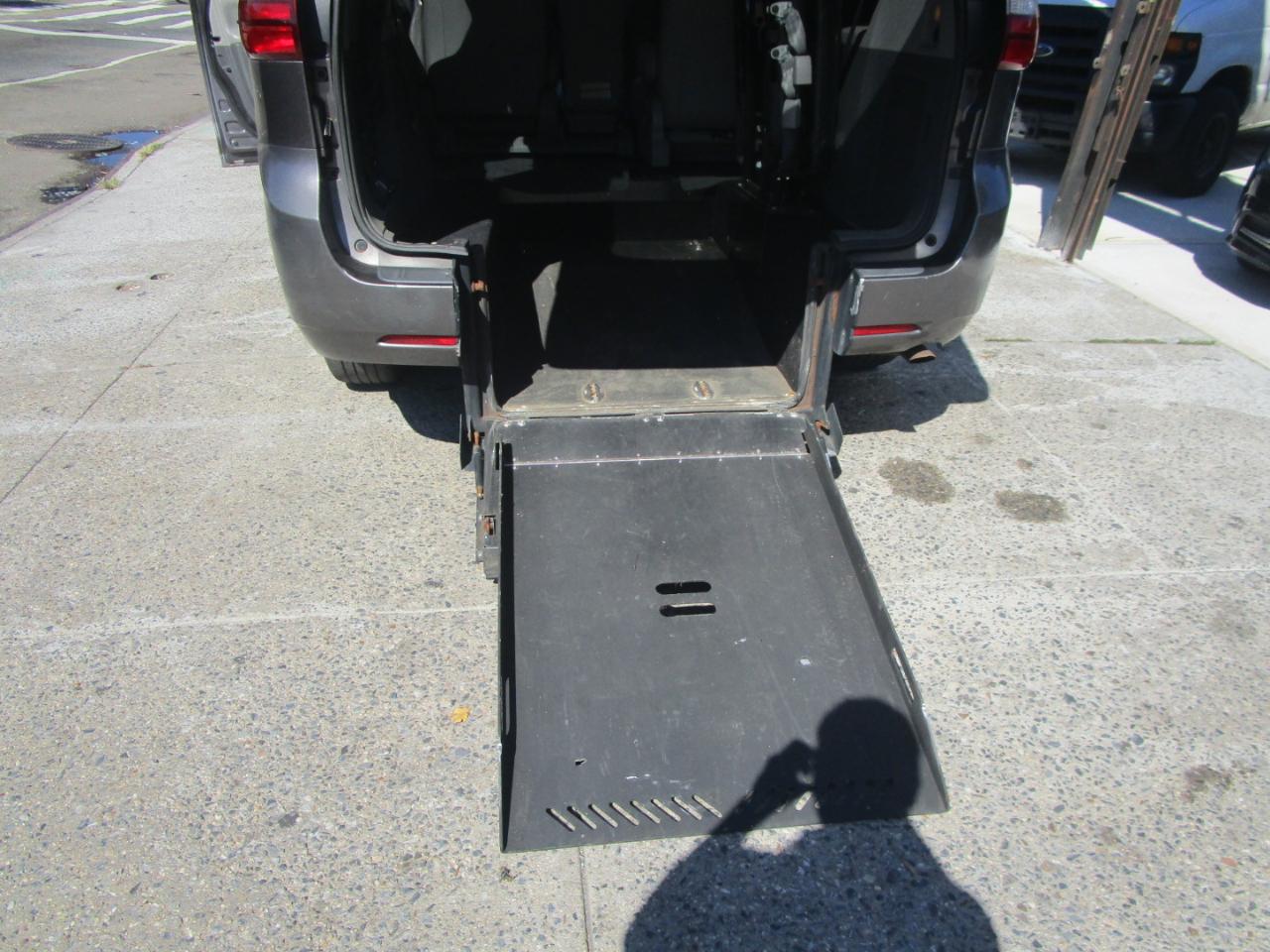 Toyota Sienna XLE FWD 8-Passenger V6 2016