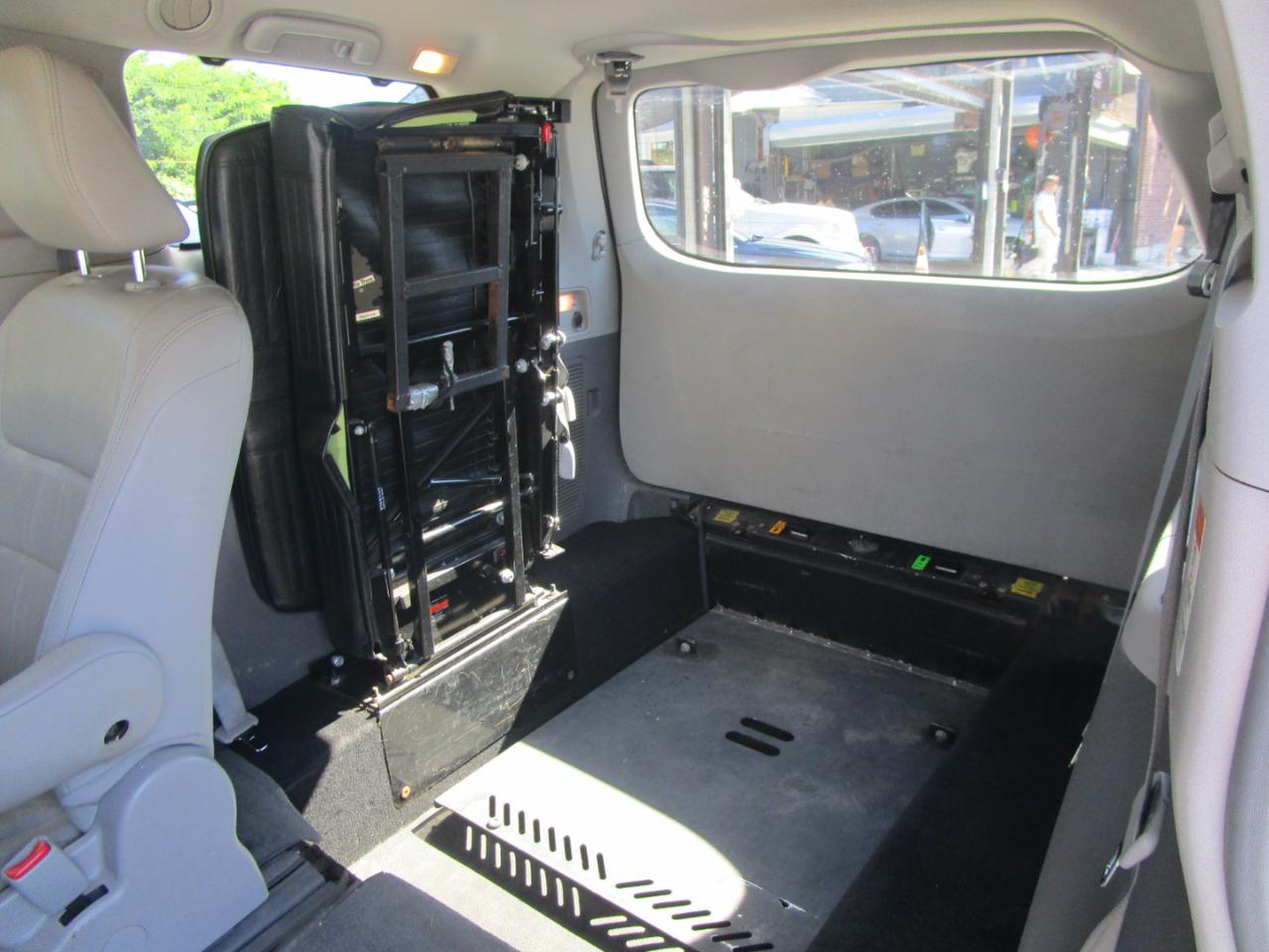 Toyota Sienna XLE FWD 8-Passenger V6 2016