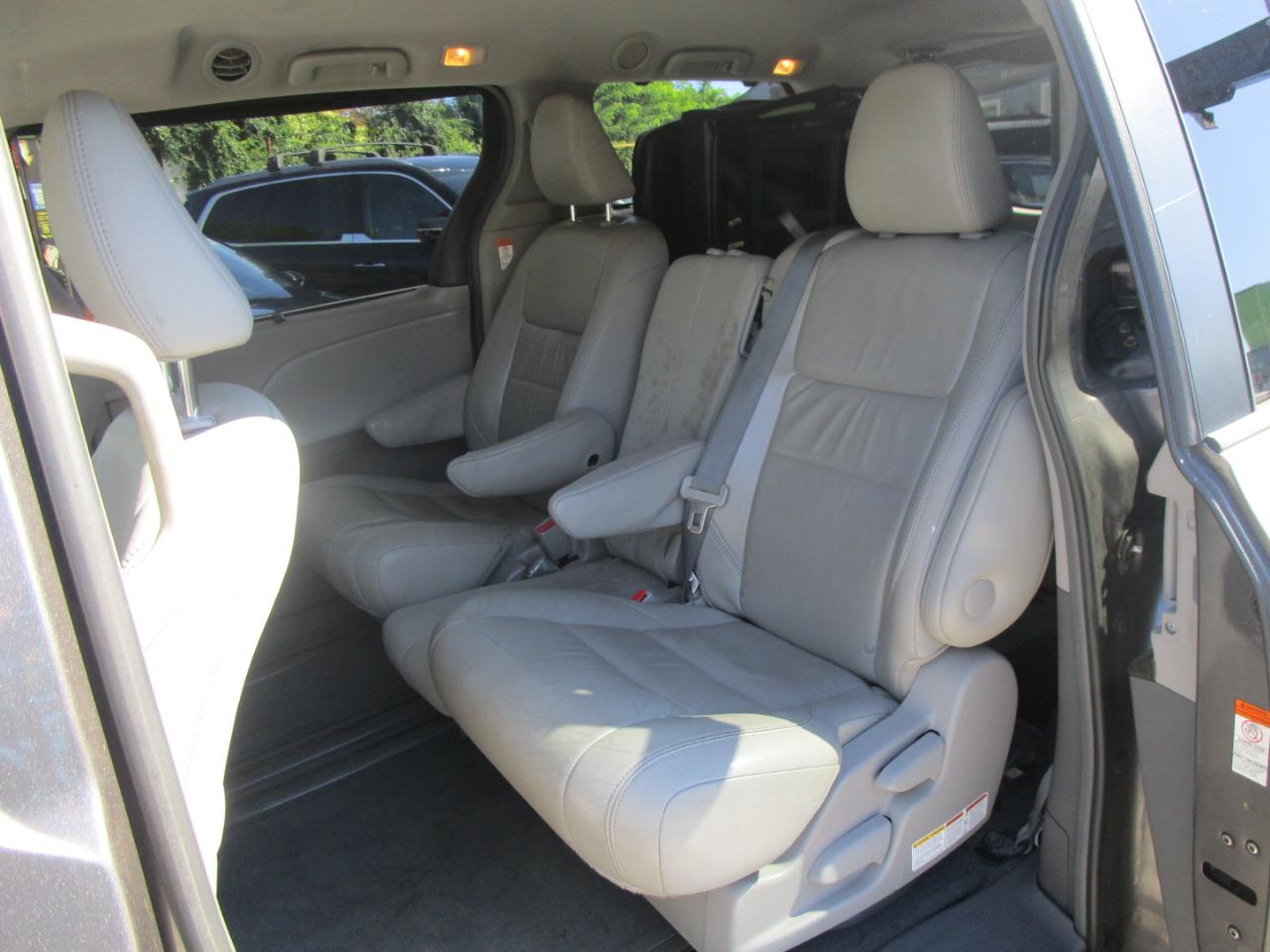 Toyota Sienna XLE FWD 8-Passenger V6 2016