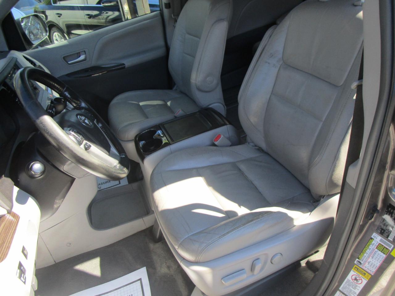 Toyota Sienna XLE FWD 8-Passenger V6 2016