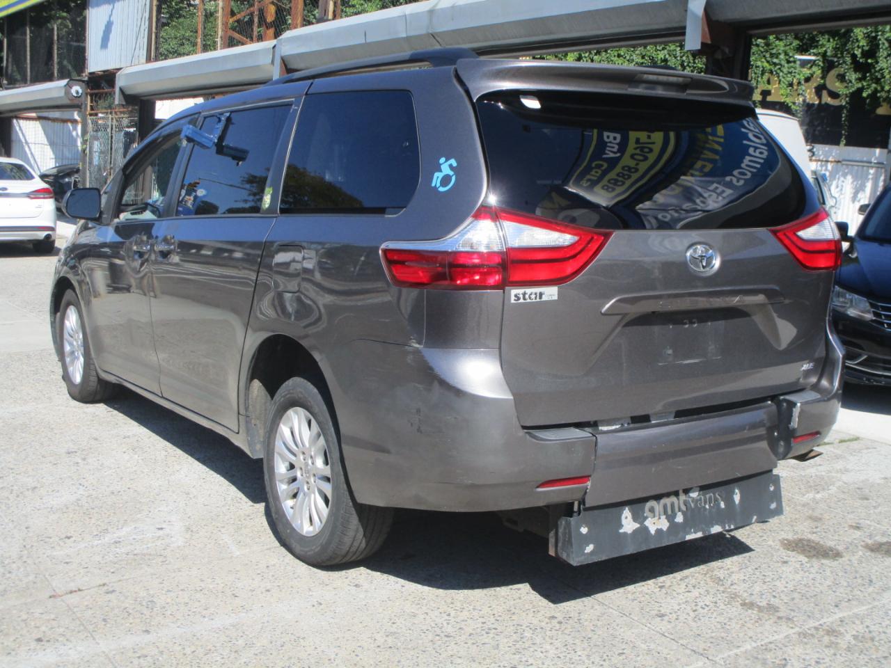 Toyota Sienna XLE FWD 8-Passenger V6 2016