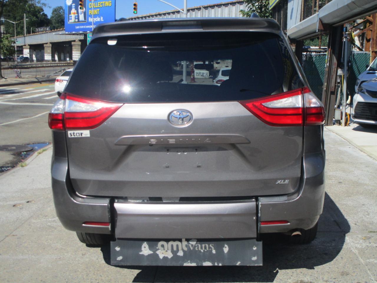 Toyota Sienna XLE FWD 8-Passenger V6 2016