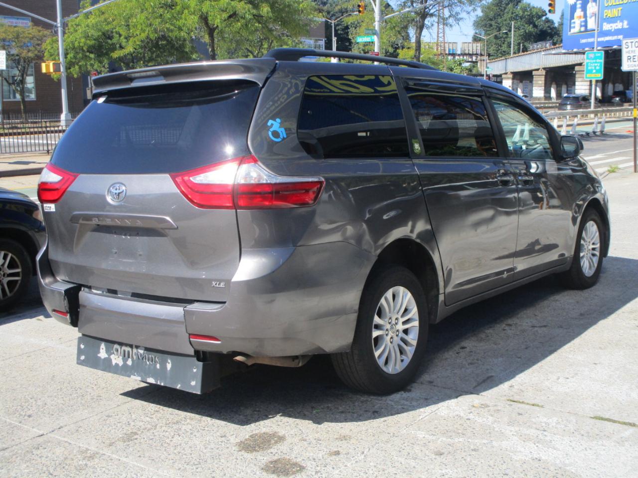 Toyota Sienna XLE FWD 8-Passenger V6 2016